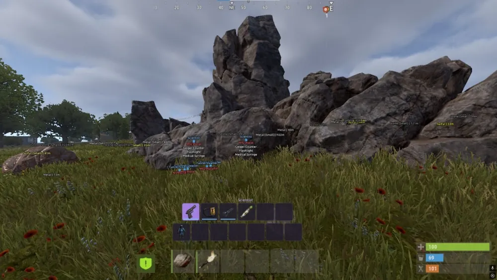 Экшен-сцена в Rust. В углу экрана виден минималистичный интерфейс Quick: только красный контур вокруг врага (ESP) и зеленый кружок прицела (Aimbot), без лишних деталей.